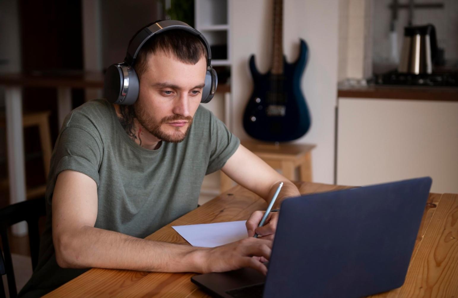 Outils de catégorisation financière et tableaux de bord analytiques